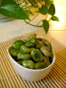 清炒蚕豆的做法 清炒蚕豆的做法
