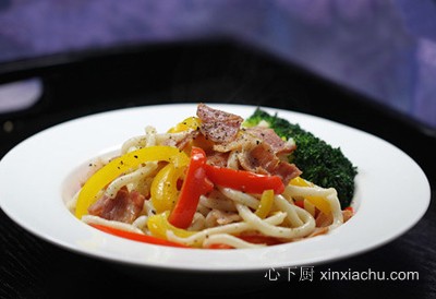 培根彩椒乌冬面的做法 培根彩椒乌冬面的做法