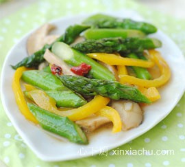 鲜菇芦笋小炒的做法 鲜菇芦笋小炒的做法
